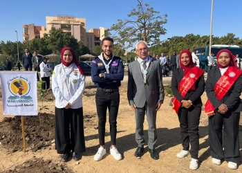 رئيس جامعة المنيا يشارك بالمبادرة الرئاسية " اتحضر للأخضر .. ويغرس شجرة" 27 - جريدة المساء