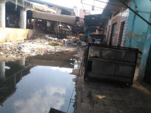 مياة الصرف الصحي تجتاح سوق السمك بالاسماعيلية والتجار هجروا محلاتهم 21 - جريدة المساء