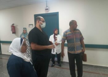 رئيس مدينة القصير يتفقد المستشفى المركزى 21 - جريدة المساء