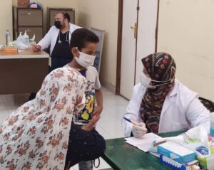 الكشف وتقديم العلاج لأكثر من 890 مواطناً في قافلة طبية ببني سويف 21 - جريدة المساء