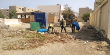 تكثيف أعمال النظافة بميدان "الدولفين" وعمارات منخفض التكاليف .. بالقصير 2 - جريدة المساء تكثيف أعمال النظافة بميدان "الدولفين" وعمارات منخفض التكاليف .. بالقصير 1 - جريدة المساء