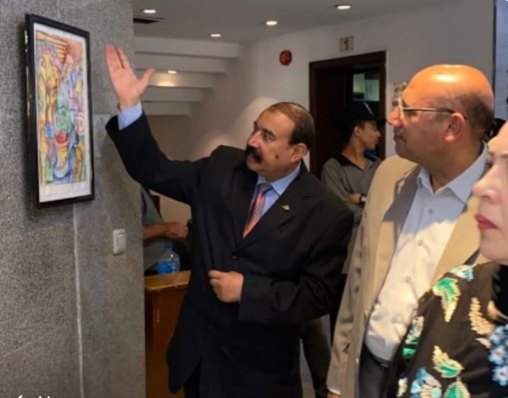 الفنان حسن الطوخى في المعرض