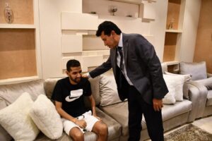 وزير الرياضة يزور مؤمن زكريا فى منزله "بالصور" 22 - جريدة المساء