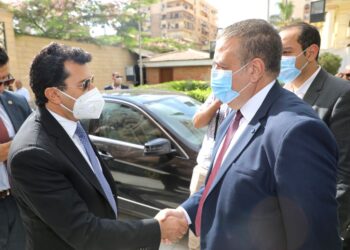 وزير الشباب ومحافظ المنوفية يطمئنان على مصابي كرة السرعة بمستشفى الجامعة بشبين الكوم 21 - جريدة المساء