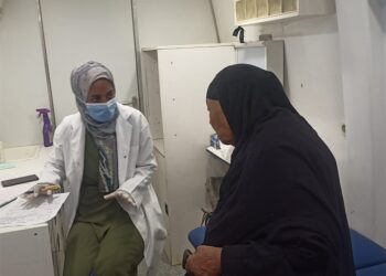 الكشف على 2888 مواطنا في قافلتين طبيتين في كوم امبو ودراو 31 - جريدة المساء