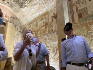 بالصور .. سفير الولايات المتحدة يزور الأماكن السياحية بسوهاج 25 - جريدة المساء