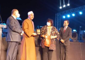 تكريم أمين بيت العائلة المصرية بالحفل الختامى لحياة كريمة بأسيوط 23 - جريدة المساء