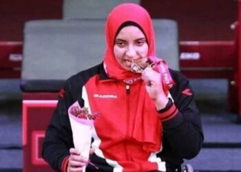 محافظ الشرقية يهنيء "رحاب "بطله رفع الأثقال 23 - جريدة المساء