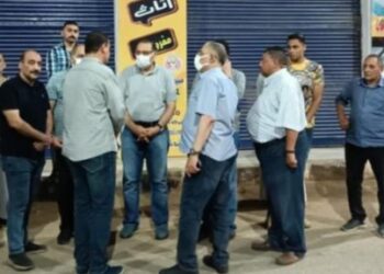 محافظ الشرقية يفاجيء مدينتي ديرب نجم و القنايات لمتابعه رفع القمامه والأشغالات 33 - جريدة المساء