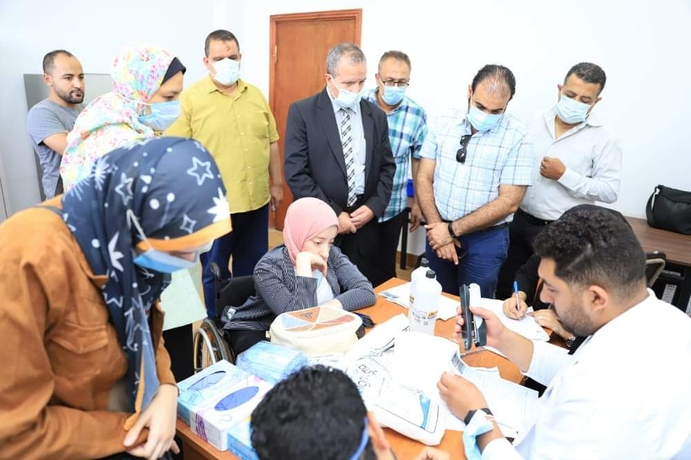 رئيس جامعة السويس يتابع نقطة تطعيمات فيروس كورونا 19 - جريدة المساء