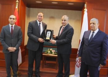 محافظ سوهاج يكرم رئيس الجامعة لبلوغه السن القانونية 30 - جريدة المساء