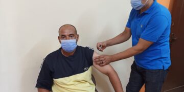 وكيل وزارة الصحة بالشرقية يتابع  تطعيم المواطنين بلقاح كورونا 1 - جريدة المساء