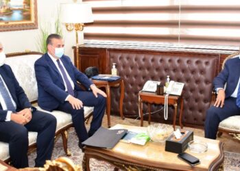 وزير التنمية المحلية يتابع مع محافظ المنوفية  مشروعات  " حياة كريمة " 29 - جريدة المساء