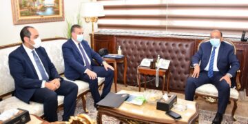 وزير التنمية المحلية يتابع مع محافظ المنوفية  مشروعات  " حياة كريمة " 1 - جريدة المساء