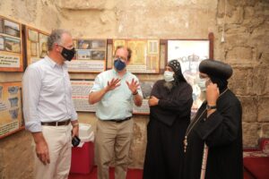 بالصور .. سفير الولايات المتحدة يزور الأماكن السياحية بسوهاج 37 - جريدة المساء