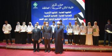 بالصور .. محافظ الشرقية يُكرم أوائل الشهادات العامة 2 - جريدة المساء بالصور .. محافظ الشرقية يُكرم أوائل الشهادات العامة 1 - جريدة المساء