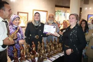 الفنانة عبيرغنيم في حوار صريح : الفن التشكيلي يعاني العشوائية وغياب التقييم الموضوعى 21 - جريدة المساء الفنانة عبيرغنيم في حوار صريح : الفن التشكيلي يعاني العشوائية وغياب التقييم الموضوعى 20 - جريدة المساء