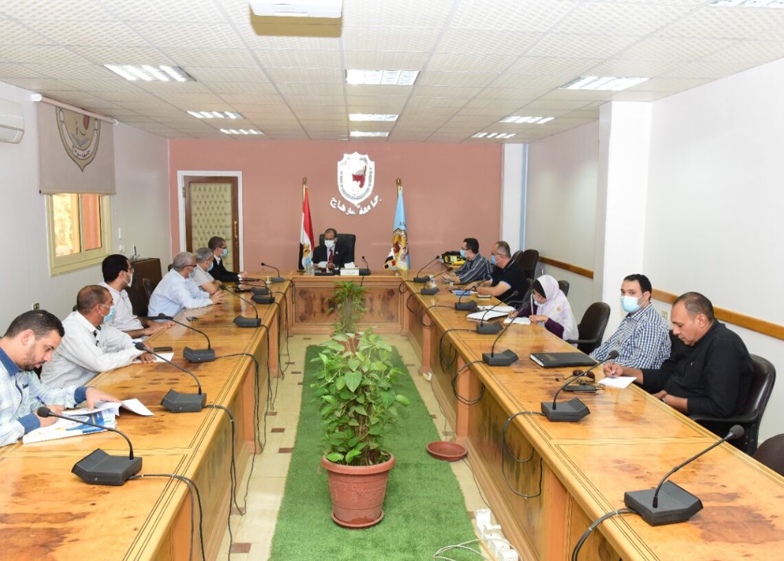 جامعة سوهاج تستعرض الموقف التنفيذي لبدء التشغيل التجريبي للمستشفى الجامعي الجديد 19 - جريدة المساء