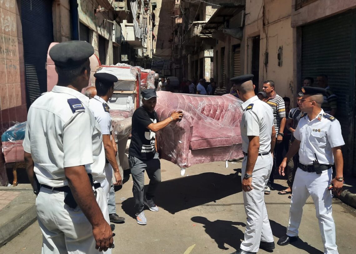 أحياء الأسكندرية تواصل التصدي للاشغالات والتعديات 19 - جريدة المساء