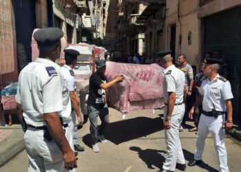 أحياء الأسكندرية تواصل التصدي للاشغالات والتعديات 18 - جريدة المساء