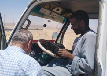 القبض على سائق  قلاب يلقي المخلفات والقمامة بالطرق بالغردقة 23 - جريدة المساء