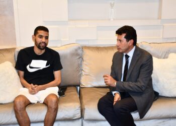 وزير الرياضة يزور مؤمن زكريا فى منزله "بالصور" 29 - جريدة المساء
