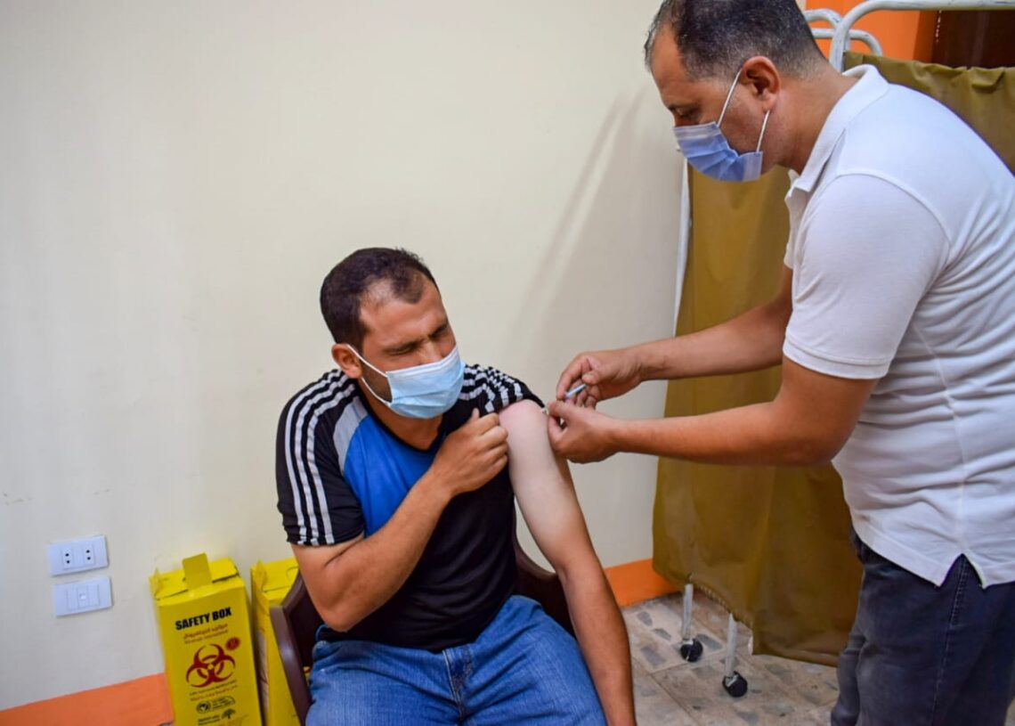 تطعيم أعضاء هيئة التدريس والعاملين بمدرسة الزقازيق الثانوية العسكرية بلقاح كورونا 19 - جريدة المساء