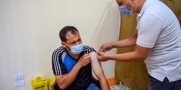 تطعيم أعضاء هيئة التدريس والعاملين بمدرسة الزقازيق الثانوية العسكرية بلقاح كورونا 1 - جريدة المساء