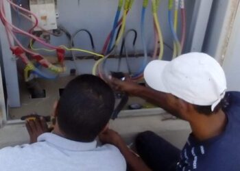 صيانة شاملة لخلايا تشغيل أعمدة الإنارة.. بالقصير 31 - جريدة المساء