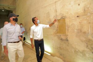 بالصور .. سفير الولايات المتحدة يزور الأماكن السياحية بسوهاج 21 - جريدة المساء