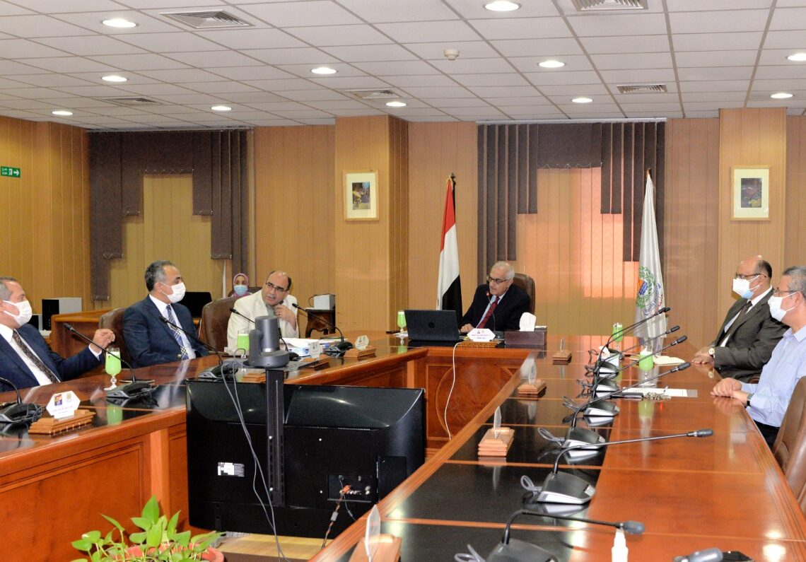 جامعة المنصورة تضع خطة لتطعيم الطلاب والعاملين بلقاح "كورونا" 19 - جريدة المساء