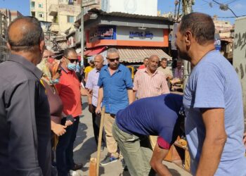 "هيلع" يقود حملة مكبرة لإزالة المخالفات وتطهير شوارع منطقة "باكوس" 25 - جريدة المساء