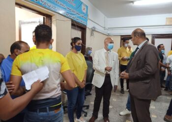 وكيل وزارة الصحة بالشرقية يتابع مركز تطعيم المسافرين للخارج 17 - جريدة المساء