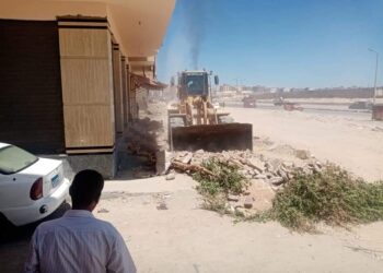 ٢٥ إزالة فورية تعوق تطوير شارع الكهف الرئيسي بالغردقة 15 - جريدة المساء