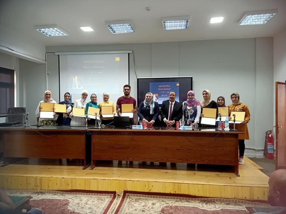 تكريم أوائل كلية التجارة .. بالإسماعيلية 20 - جريدة المساء تكريم أوائل كلية التجارة .. بالإسماعيلية 19 - جريدة المساء