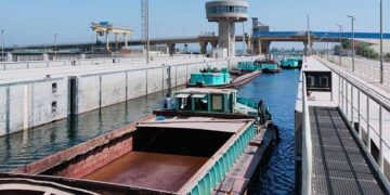 بدء انتشال «قاطرة نجع حمادى» 2 - جريدة المساء بدء انتشال «قاطرة نجع حمادى» 1 - جريدة المساء