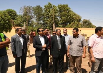 نائب محافظ قنا يتابع أعمال التطوير بمدرسة القناطر للتعليم الأساسى بأبوتشت 16 - جريدة المساء