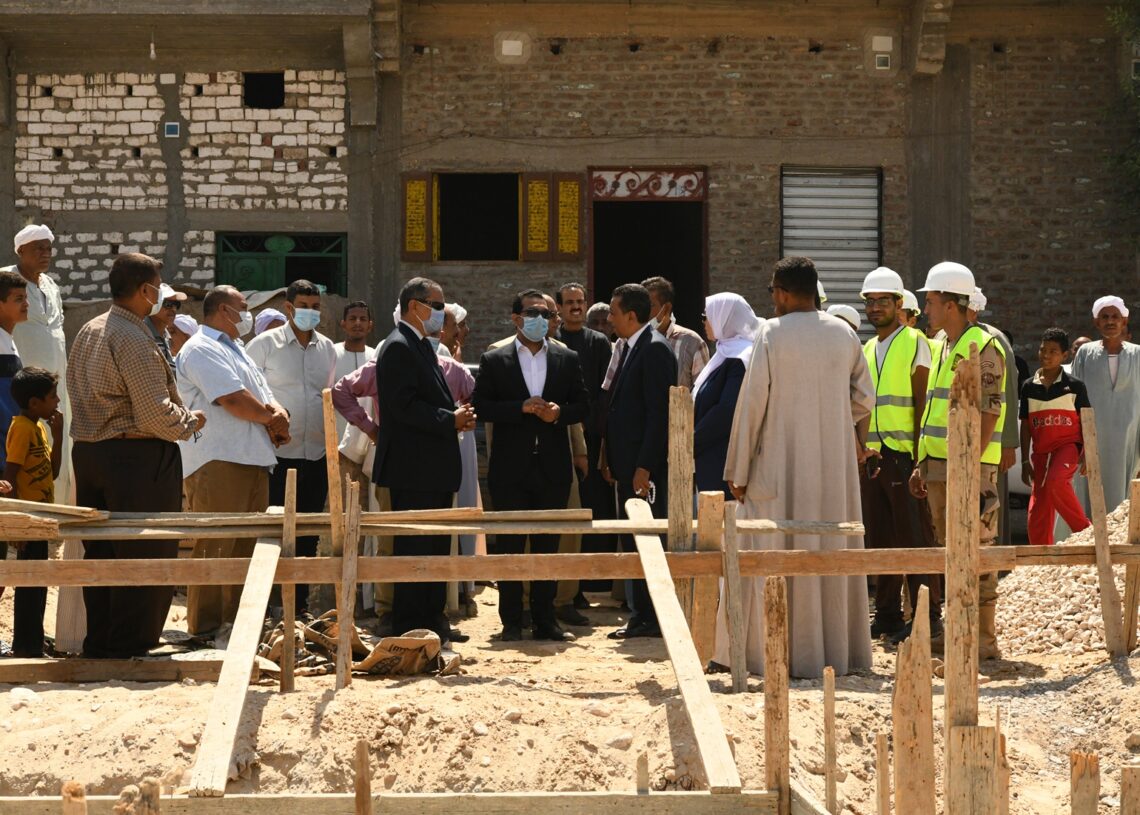 نائب محافظ قنا يتابع تنفيذ الأعمال الإنشائية بالمجمعات الخدمية بقرى مركز دشنا 19 - جريدة المساء