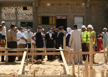 نائب محافظ قنا يتابع تنفيذ الأعمال الإنشائية بالمجمعات الخدمية بقرى مركز دشنا 19 - جريدة المساء