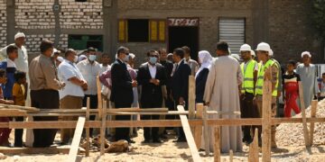 نائب محافظ قنا يتابع تنفيذ الأعمال الإنشائية بالمجمعات الخدمية بقرى مركز دشنا 1 - جريدة المساء