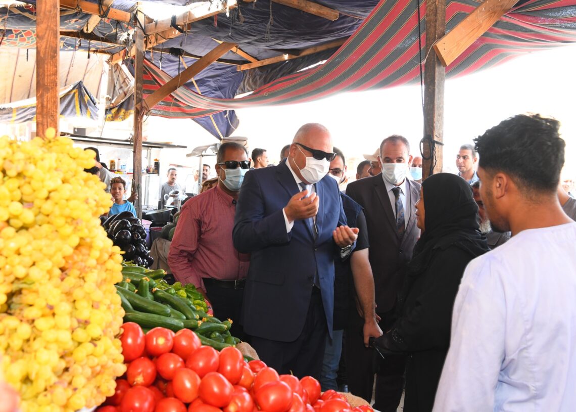 محافظ قنا يتابع أسعار السلع الغذائية بـ "أبوتشت" 19 - جريدة المساء