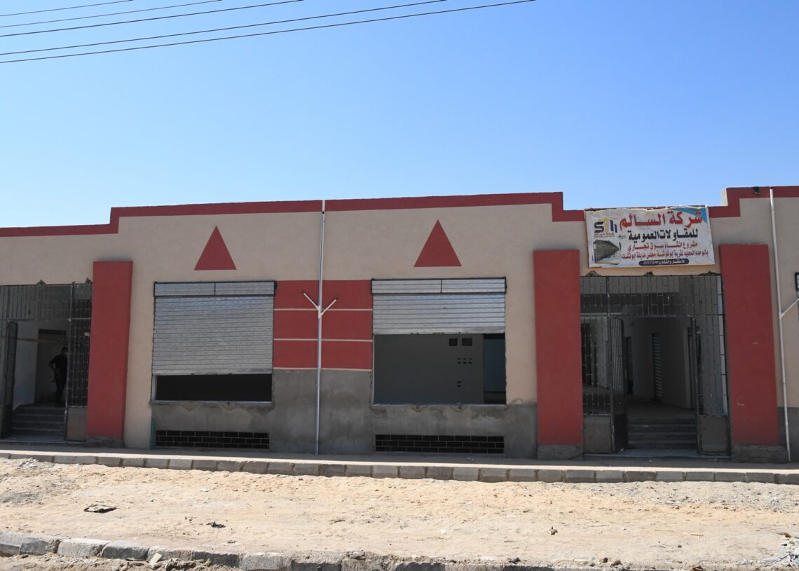 محافظ قنا يتفقد أعمال التشطيبات النهائية بالسوق التجارى بقرية "أبوشوشة" 19 - جريدة المساء