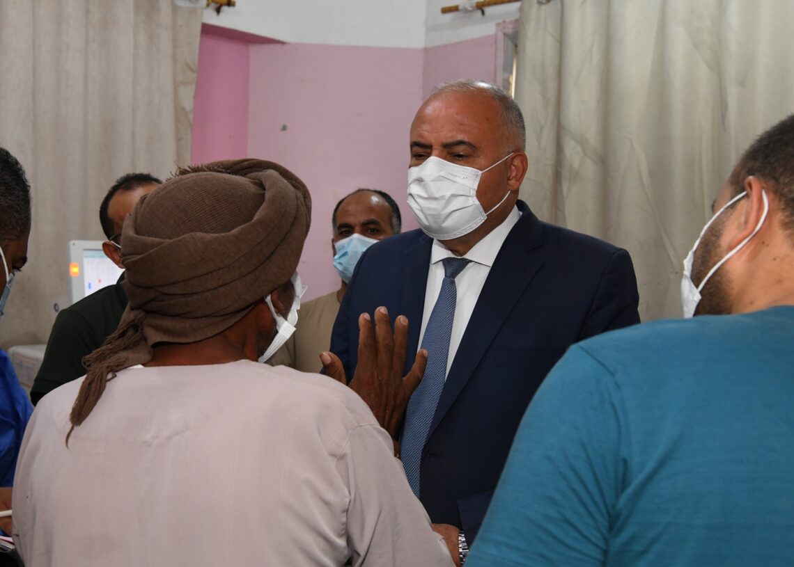 محافظ قنا يتابع انتظام سير العمل بوحدة الغسيل الكلوى بمستشفى أبوتشت 19 - جريدة المساء