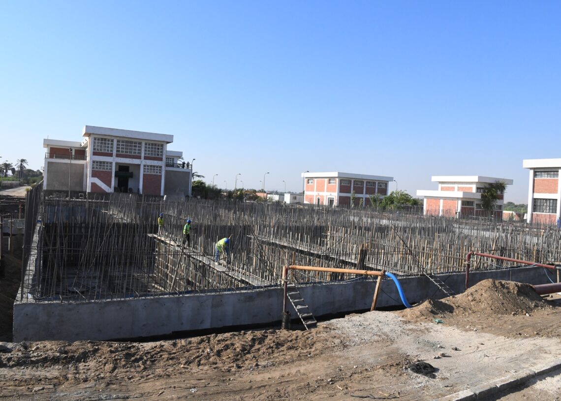 محافظ قنا يتفقد مشروع توسعات محطة مياه "النجمة والحمران" بأبوتشت 19 - جريدة المساء