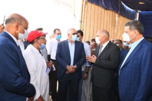 بالصور .. وزير الزراعة ومحافظ قنا يتفقدان أعمال القافلة البيطرية المجانية بقرية المراشدة 21 - جريدة المساء