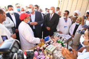 بالصور .. وزير الزراعة ومحافظ قنا يتفقدان أعمال القافلة البيطرية المجانية بقرية المراشدة 29 - جريدة المساء