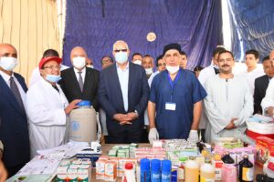 بالصور .. وزير الزراعة ومحافظ قنا يتفقدان أعمال القافلة البيطرية المجانية بقرية المراشدة 31 - جريدة المساء