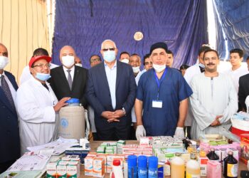 بالصور .. وزير الزراعة ومحافظ قنا يتفقدان أعمال القافلة البيطرية المجانية بقرية المراشدة 34 - جريدة المساء