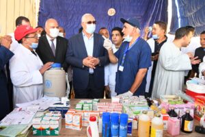 بالصور .. وزير الزراعة ومحافظ قنا يتفقدان أعمال القافلة البيطرية المجانية بقرية المراشدة 33 - جريدة المساء