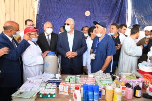 بالصور .. وزير الزراعة ومحافظ قنا يتفقدان أعمال القافلة البيطرية المجانية بقرية المراشدة 37 - جريدة المساء